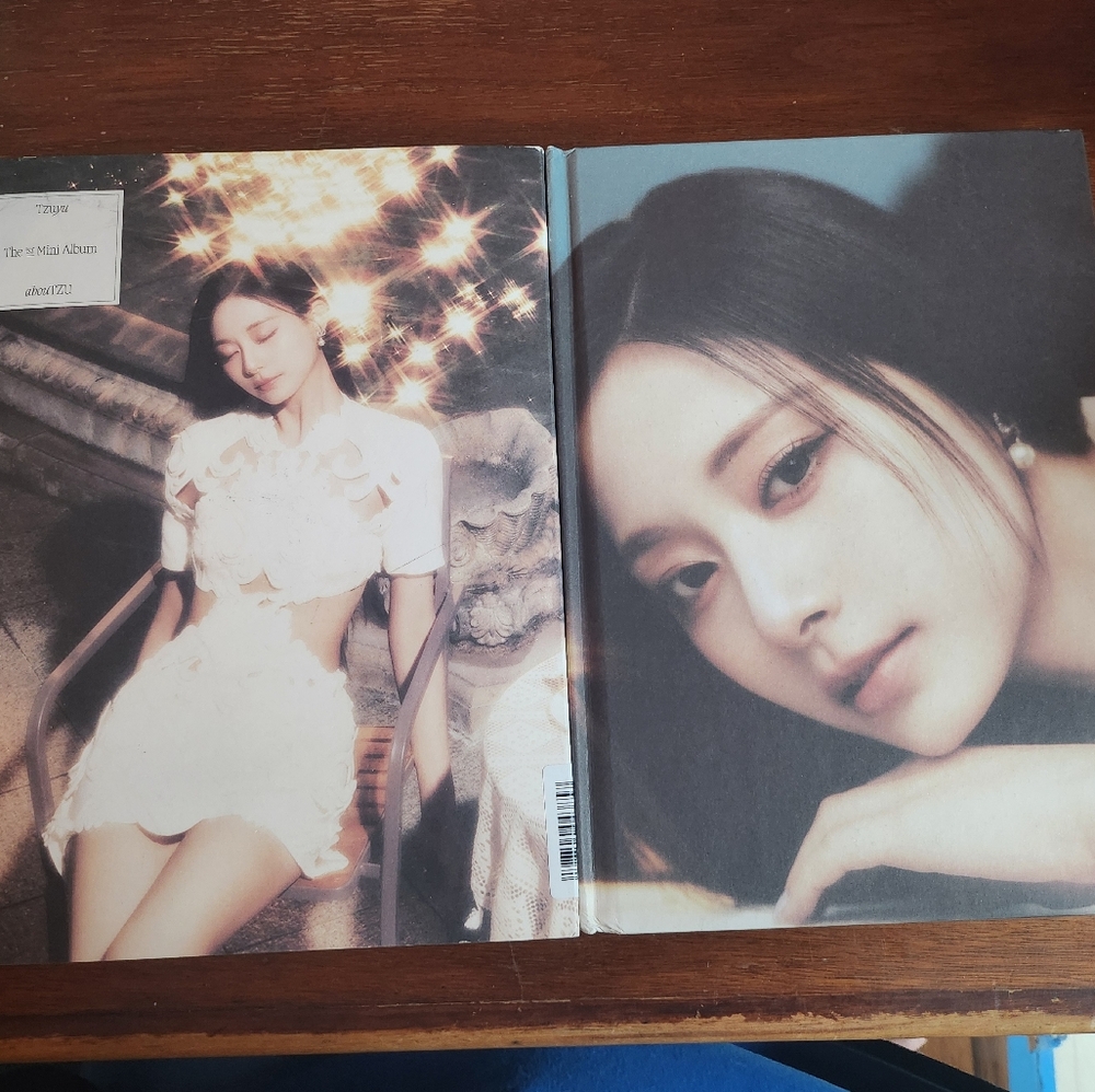 Tzuyu 1st Mini Album (Fly Version)